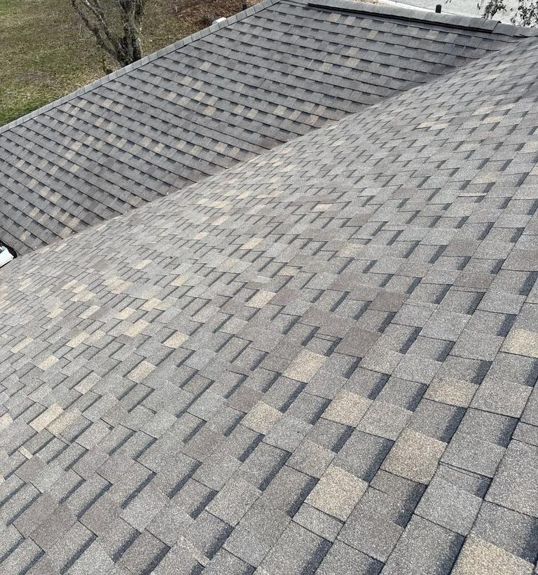 Pristine Weathered Shadow shingle roof installed by Providential Roofing in Lakewood Ranch, Florida