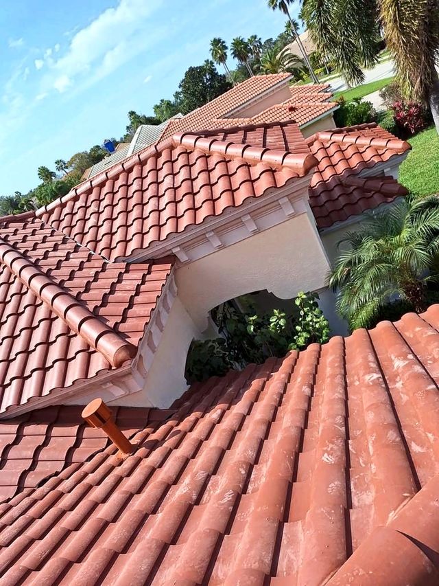 Westlake Royal concrete tile in Gold Dust Blend in Lakewood Ranch